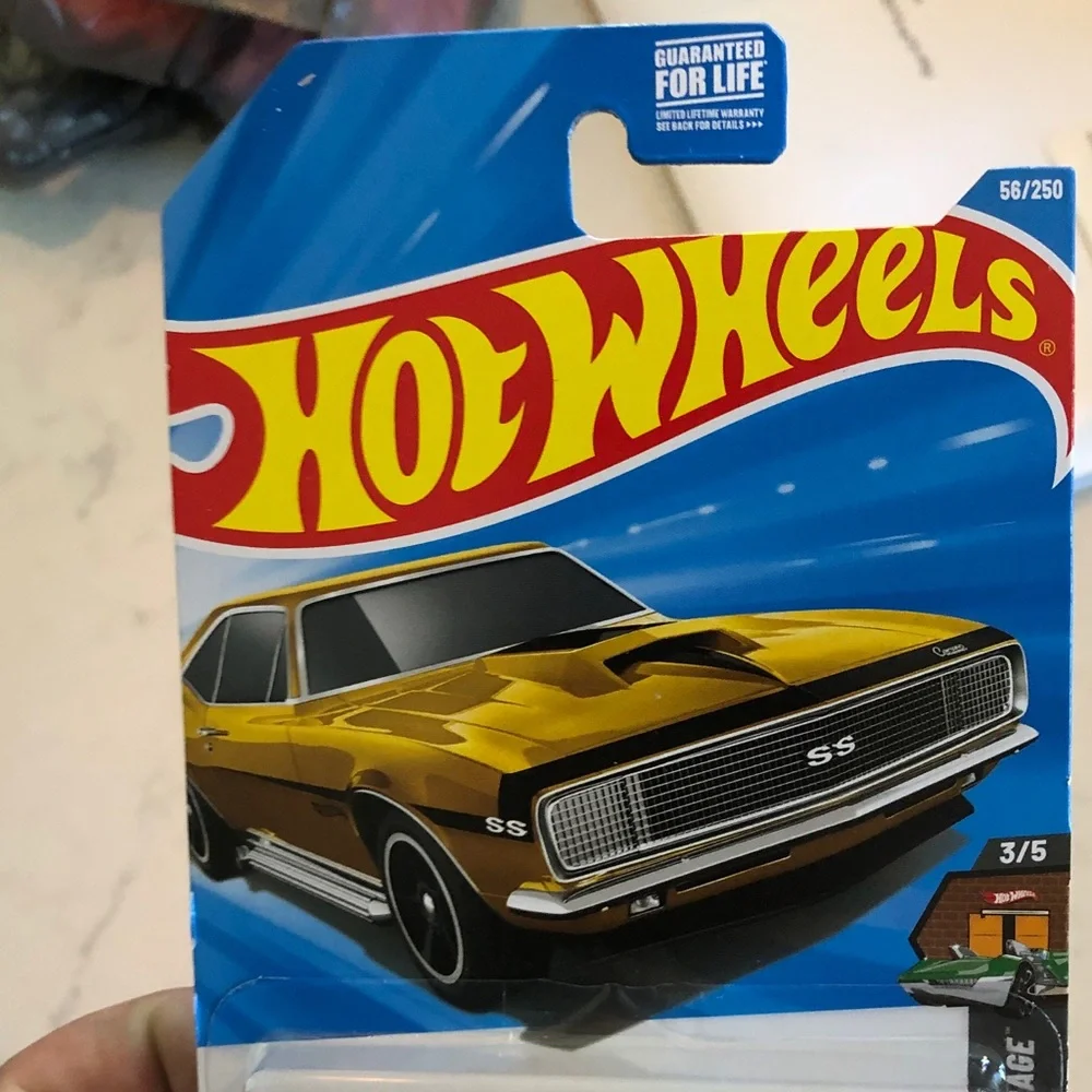 Mattel Hot Wheels '67 Camaro - Shimmering Gold